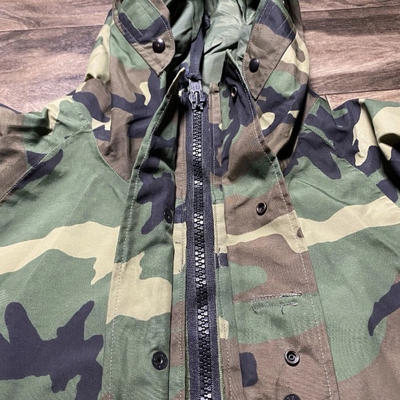 U.S. Army ECWCS Gen I Woodland Camo Gore-Tex Cold Weather Parka MEDIUM REGULAR - Picture 11 of 13